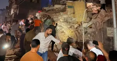 عروسة جديدة وحامل.. تشييع جنازة سيدة من ضحايا انهيار عقار زفتى