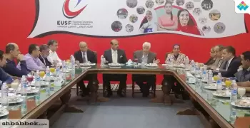 وزير التعليم العالي يستعرض تقرير عن تنظيم يوم الشباب الإفريقي