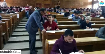 نائب رئيس جامعة بني سويف يتابع الامتحانات ويطالب بتوفير الراحة للطلاب