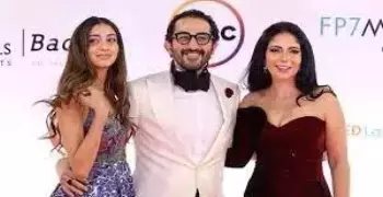 خطوبة لي لي أحمد حلمي تثير ضجة من جديد على مواقع التواصل الاجتماعي.. ما الحقيقة؟