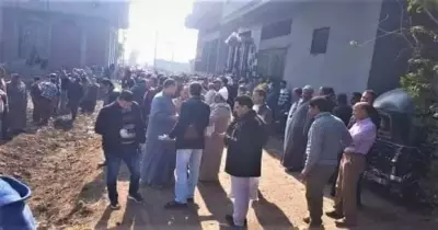 تجمهر أهالي قرية شبرا البهو لرفض دفن طبيبة توفيت بفيروس كورونا في الدقهلية (صور)