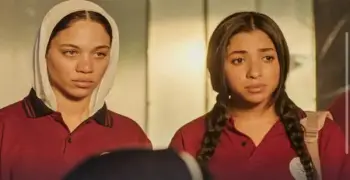 مواعيد مسلسل تحت السن وعدد الحلقات.. جريمة غامضة في مدرسة البنات