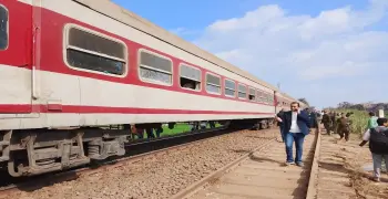 حادث قطار الحامول اليوم.. خرج عن القضبان (صور)