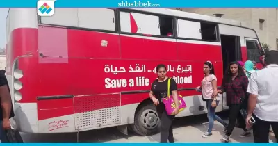 بشعار «انقذ حياة».. حملة للتبرع بالدم أمام تجارة القاهرة (صور)