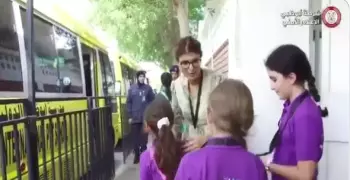 الشرطة النسائية تنتشر في شوارع أبو ظبي لضمان سلامة الطلاب