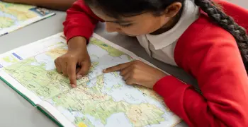 كتاب الامتحان جغرافيا للصف الثاني الثانوي الترم الثاني 2026