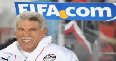 هل يغير كوبر طريقة لعب الفراعنة أمام أوغندا؟.. حسن شحاتة يجيب