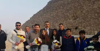 بعد ميسي.. نجم برشلونة يزور مصر قرييا (فيديو)