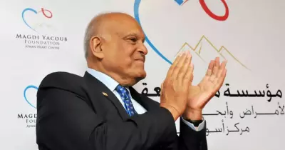 صور تمثال الدكتور مجدي يعقوب في ميدان باسمه في أسوان