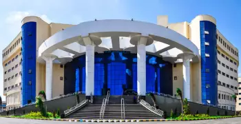 فريق طبي بمستشفى جامعة كفر الشيخ ينجح في استئصال ورم نادر (صورة)