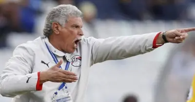 حسن شحاتة يتهم زوجته الثانية بالاستيلاء على ساعتان روليكس وعقود شقق