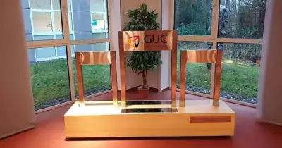 وضع شعار الجامعة الألمانية في القاهرة على «بوابة الأمل» بالجامعة الأم