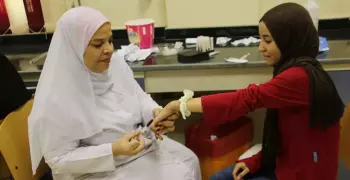 جامعة بني سويف تجري تحاليل فيروسC على 1000 طالب مستجد