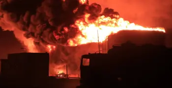 سبب قصف ميناء الحديدة في اليمن بـ12 غارة إسرائيلية