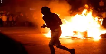 ماذا يحدث في إسرائيل؟.. «الفلاشا» يقطعون الطرق ويشعلون النيران بعد مقتل شاب