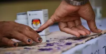 وفاة 272 من موظفي الانتخابات الإندونيسية بسبب الإرهاق بعد فرز ملايين الأصوات