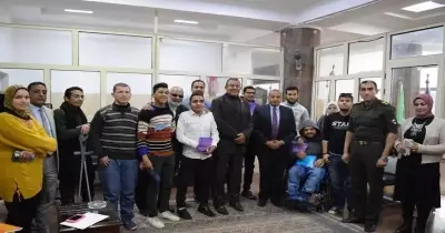 تسليم شهادات الإعفاء من التجنيد للطلاب ذوي الإعاقة بجامعة بني سويف