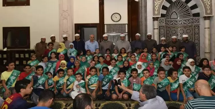  صور| تكريم حفظة القرآن الكريم بالرواق الأزهري في حدائق الأهرام 