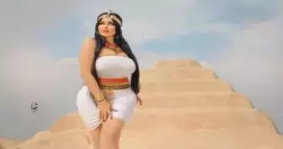 صور شبه عارية في فوتوسيشن سقارة سلمى الشيمي