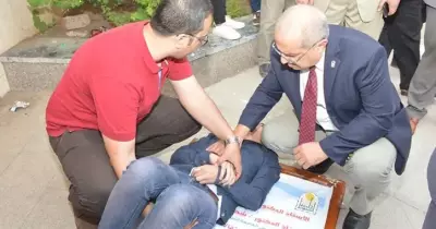 محاولة انتحار طالب في جامعة أسيوط.. قفز من الطابق الثالث