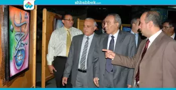 صور| رئيس جامعة طنطا يفتتح معرضا للفنون التشكيلية