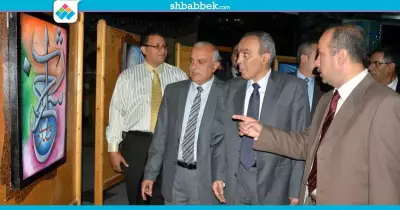 صور| رئيس جامعة طنطا يفتتح معرضا للفنون التشكيلية