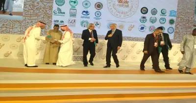 أستاذ بكلية دارعلوم المنيا يفوز بأكبر جائزة في اللغة العربية عالميًا