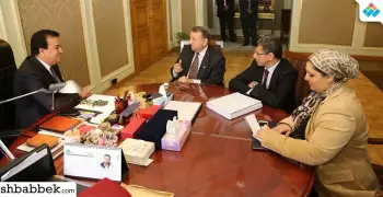 بالصور.. وزير التعليم العالي يستقبل العالم مصطفى السيد بمقر الوزارة