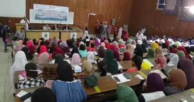 أنشطة فنية وثقافية وتوزيع مياه معدنية أثناء الكشف الطبي على طلاب جامعة المنيا