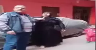 سيدة الوراق.. زوج شقيقتها يعتدي عليها أمام أطفالها وسط الشارع ما القصة ؟