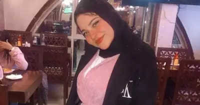 قصة رنيم وائل ودهس والدتها لها بسبب الحجاب.. ماذا فعلت الأم بإبنتها؟