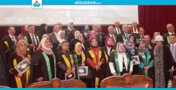 جامعة القاهرة تحتفل بخريجي 1982 بكلية العلاج الطبيعي
