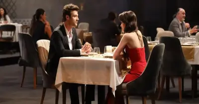 قصة مسلسل غريب في المراة.. عملية تجميل تقلب حياة أم