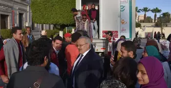 طلاب جامعة القاهرة يتوافدون على حملة 100 مليون صحة