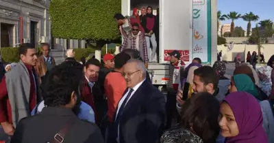 طلاب جامعة القاهرة يتوافدون على حملة 100 مليون صحة