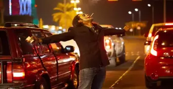 «الجوكر» يظهر في شوارع الكويت والأمن يلقي القبض عليه