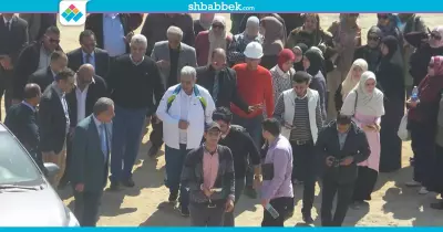 بالملابس الرياضية.. جابر نصار يزور مشروع إسكان هيئة التدريس