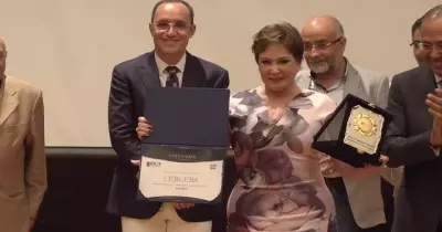 الجامعة البريطانية تكرم لبلبة وسوزان نجم (صور)