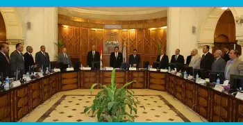 بصحبة رؤساء الجامعات.. وزير التعليم العالي يزور مصابي حادث الواحات