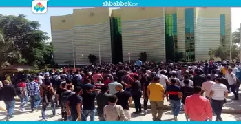 طلاب معهد العاشر: «لا سبيل للتراجع عن إقالة العميد رمز الفساد»