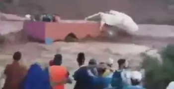 مقتل 7 في مباراة كرة قدم بالمغرب بسبب الفيضانات (فيديو)