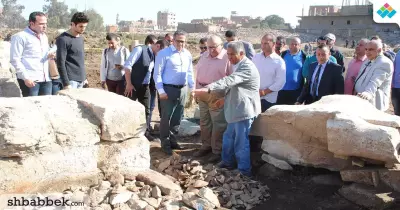 وزير الآثار ورئيس جامعة عين شمس يتفقدان أعمال الحفر بـ«عرب الحصن»