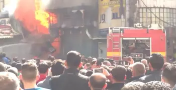حريق وسط البلد.. اشتعال النيران في شركة سياحية ووفاة شخص (فيديو)