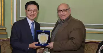 بالصور.. سفير كوريا الجنوبية في جامعة عين شمس