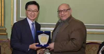 بالصور.. سفير كوريا الجنوبية في جامعة عين شمس
