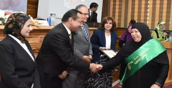 جامعة القاهرة تكرم الأمهات المثاليات (صور)