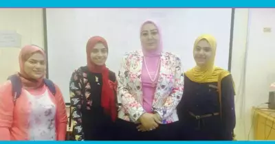 تربية المنصورة تكرم 3 طالبات عثرن على حقيبة بها 8 آلاف ريال