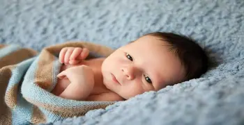 أمن الجيزة يضبط سيدة حاولت التخلص من طفل أنجبته ابنتها سفاحا في العجوزة