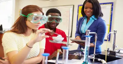 امتحانات كتاب الأضواء شهر نوفمبر science للصف الثاني الثانوي 2026 بالإجابات