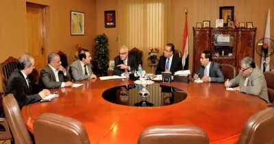 لمراجعة ملف الجودة.. رئيس جامعة المنصورة يجتمع بقيادات الطب البيطرى
